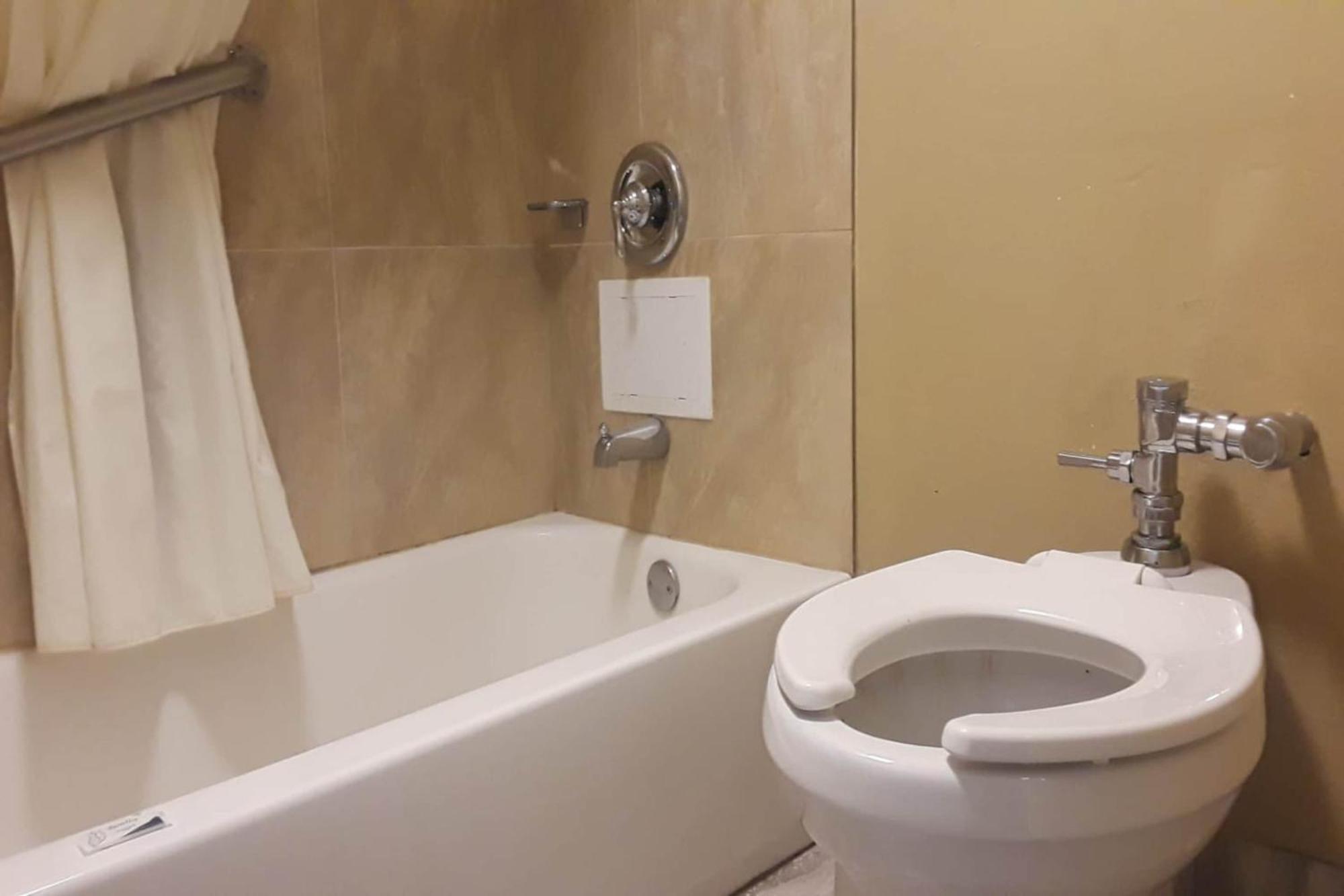 Oyo Hotel Tallahassee Downtown Екстер'єр фото