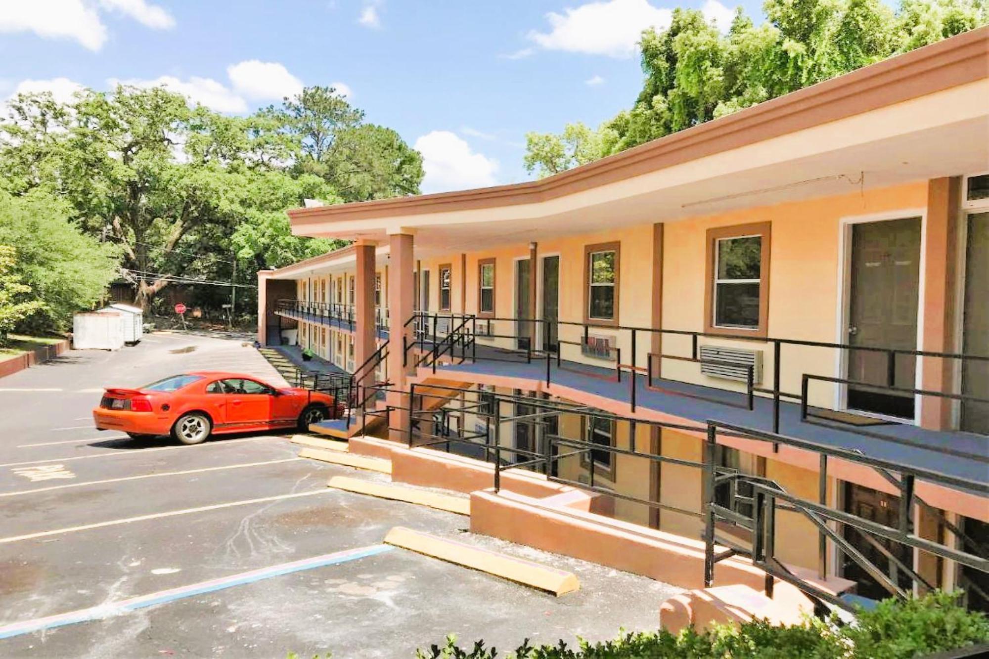 Oyo Hotel Tallahassee Downtown Екстер'єр фото