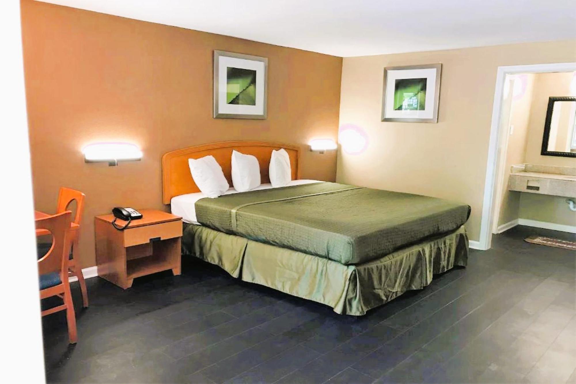 Oyo Hotel Tallahassee Downtown Екстер'єр фото