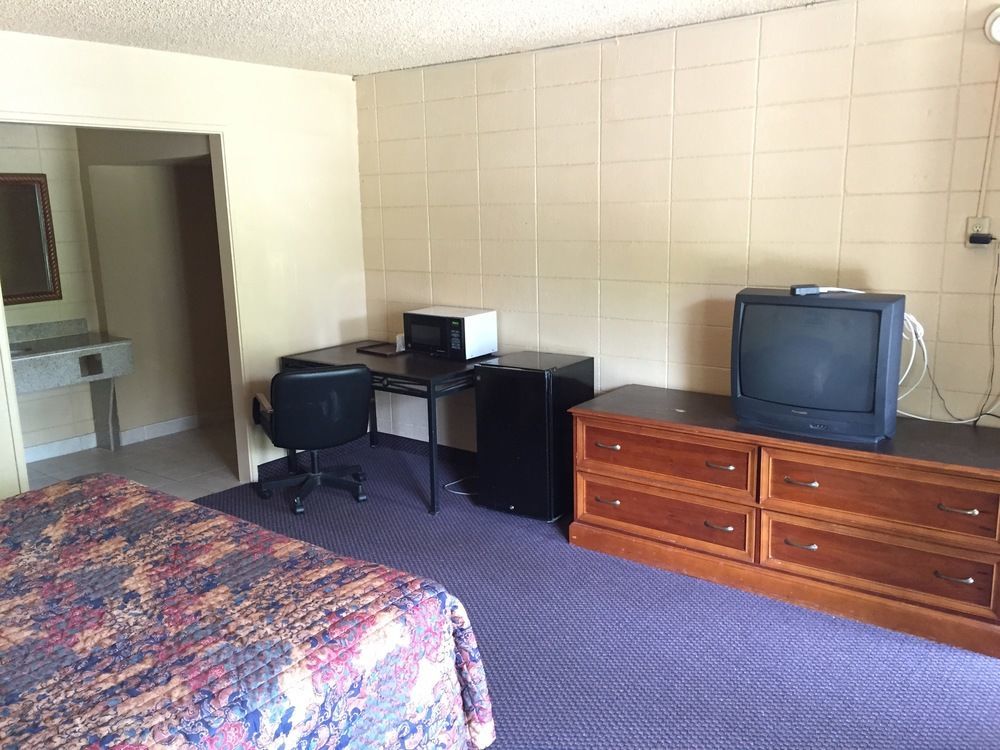 Oyo Hotel Tallahassee Downtown Екстер'єр фото