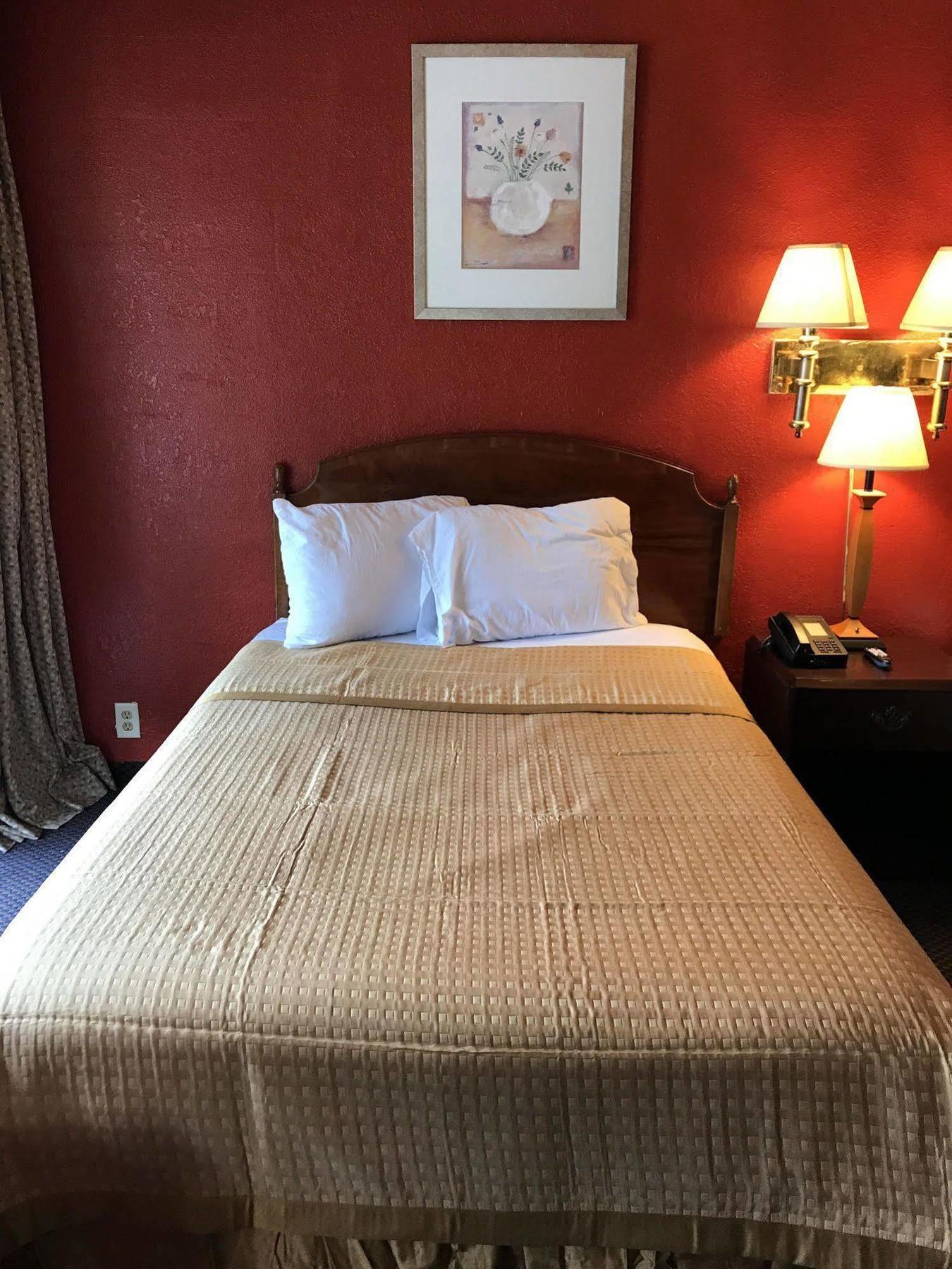 Oyo Hotel Tallahassee Downtown Екстер'єр фото