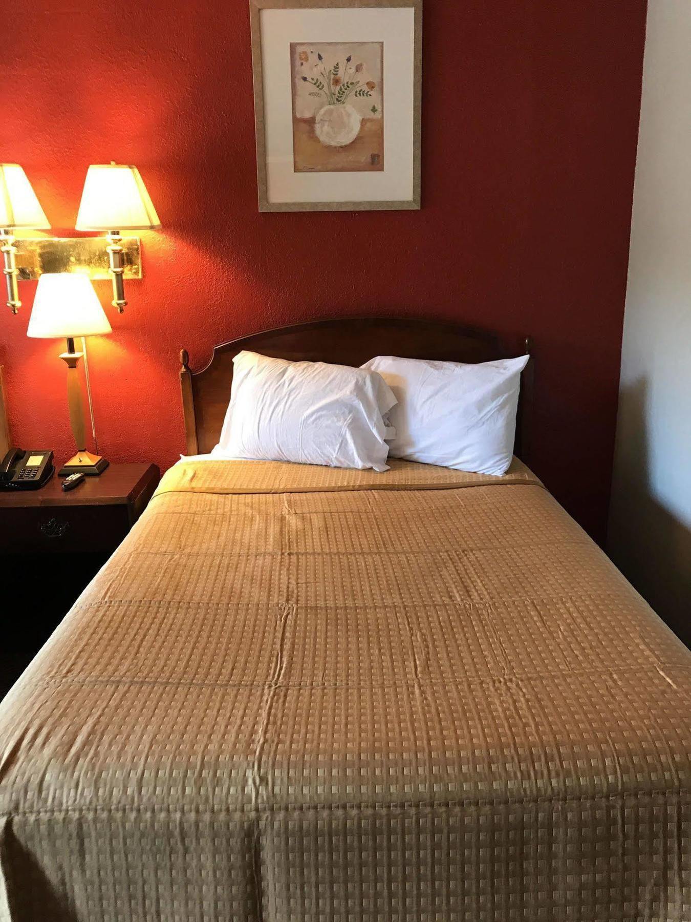 Oyo Hotel Tallahassee Downtown Екстер'єр фото